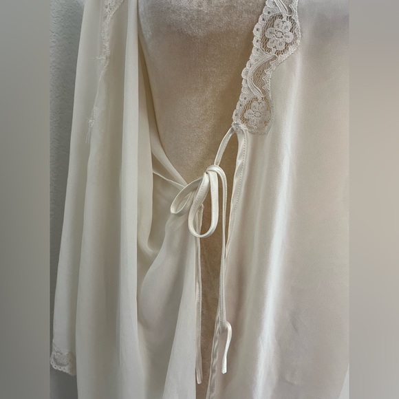 Lord & Taylor Cream Robe - Picture 4 of 7